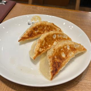 焼き大餃子（3個）(餃子の王様 龍吟茅ヶ崎店)