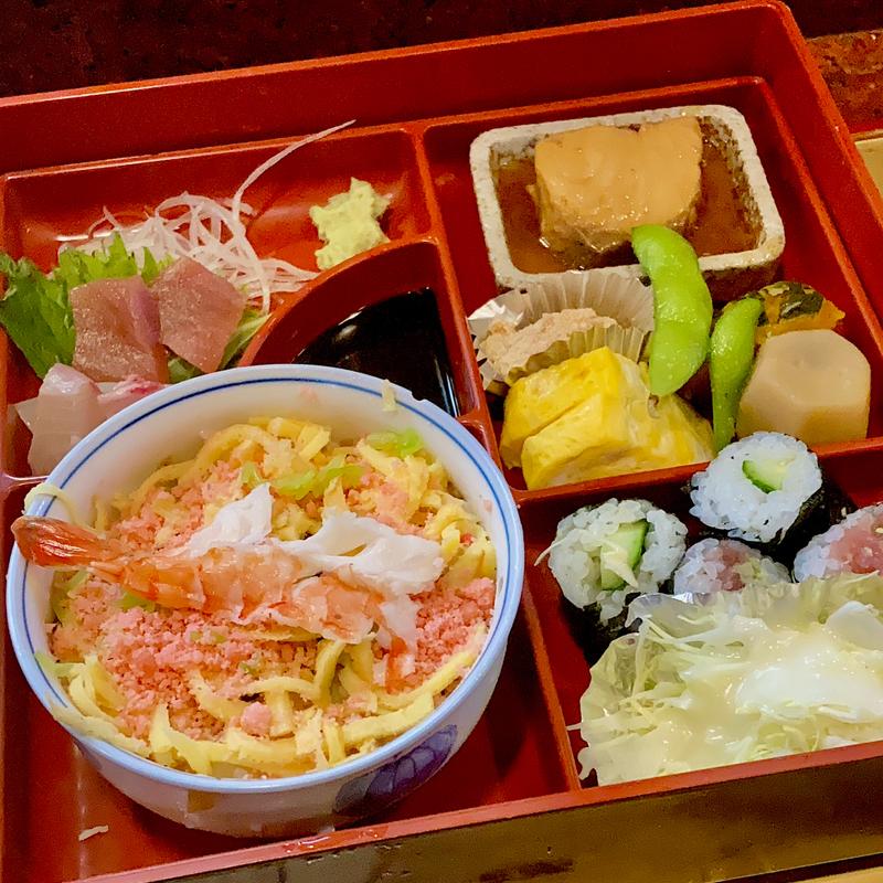 ランチ(赤だし付き)(松すし)