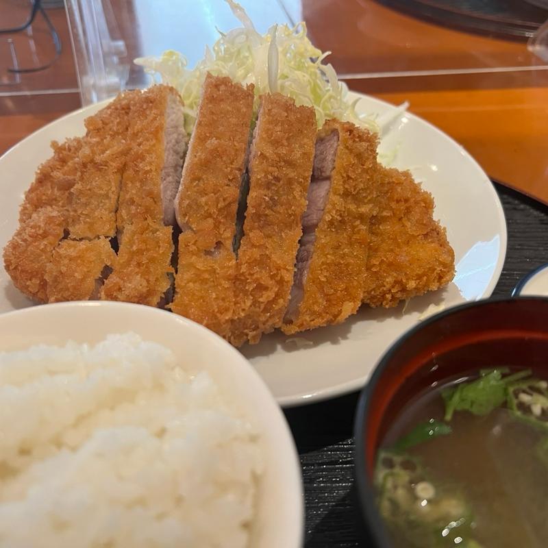 ロースカツ定食 200g(とんかつかつき)
