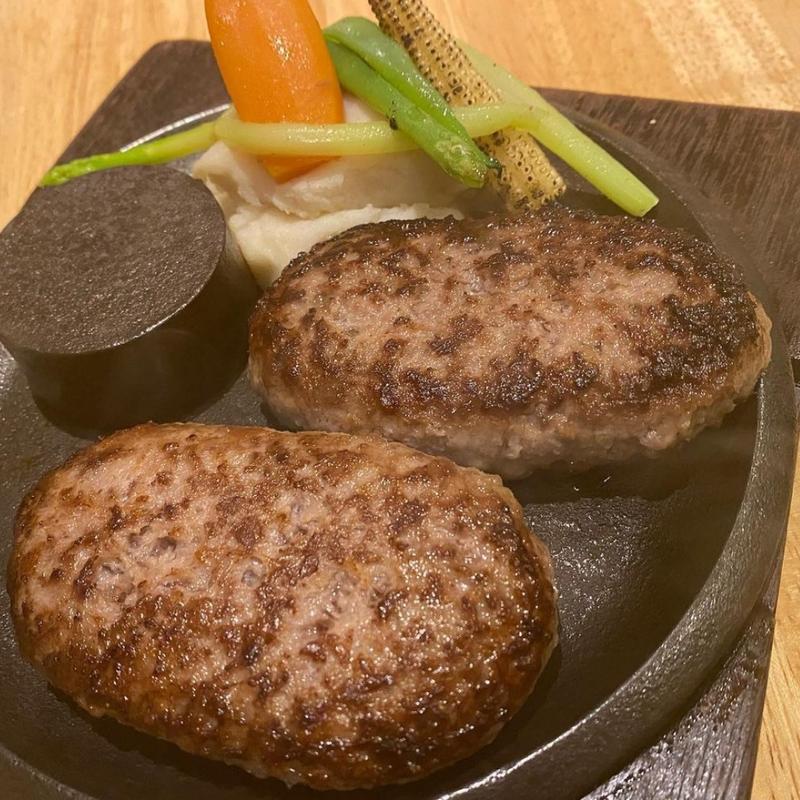 黒毛和牛の鉄板ハンバーグ(Mon Boeuf)