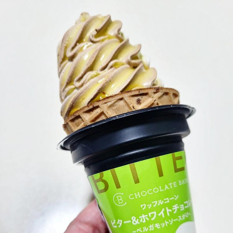 チョコレートバンク　ワッフルコーン　ビター＆ホワイトチョコ(セブンイレブン)