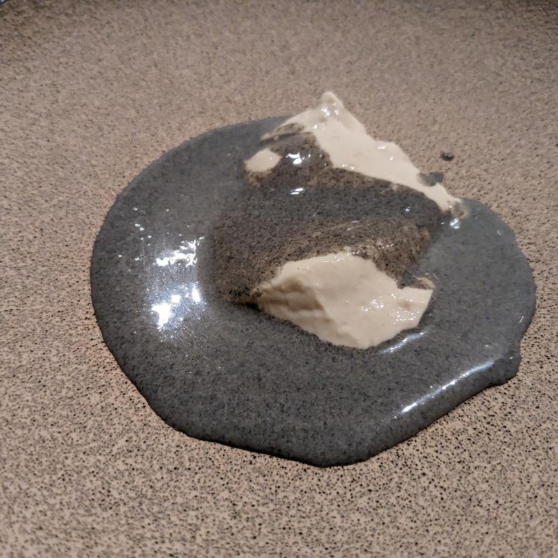 コーヒーブランマンジェ、黒胡麻ソース(ete)