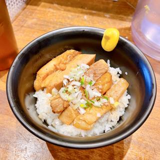 チャーシュートンテキ丼(めいげんそ)