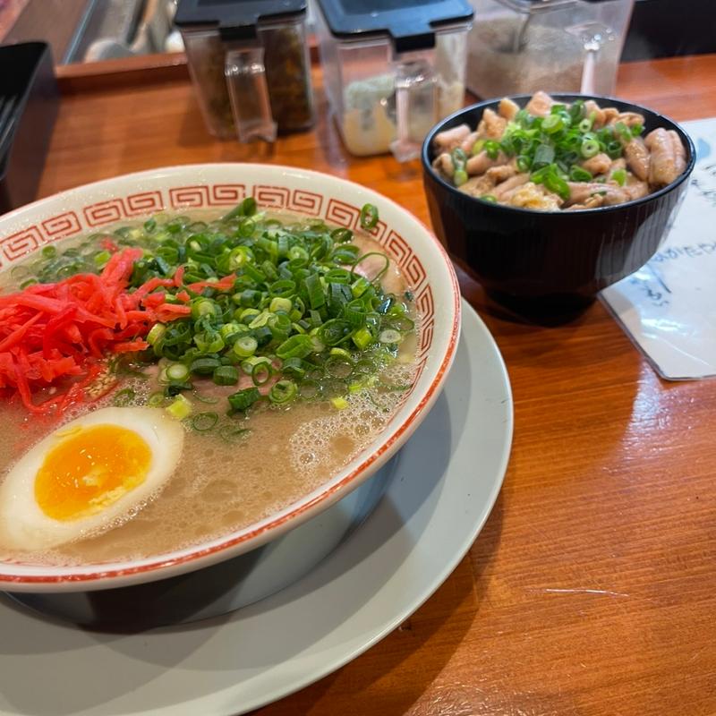 博多らーめん(濃厚豚骨らーめん博多一路)