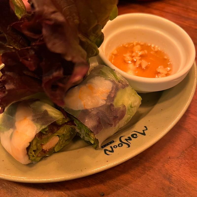 ベトナム風生春巻きゴイクン（1本）(モンスーンカフェ表参道 )