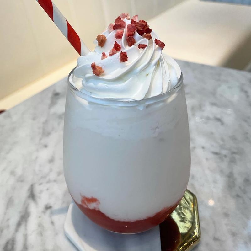 いちごラテ(サロンドルイジュエリーカフェ)