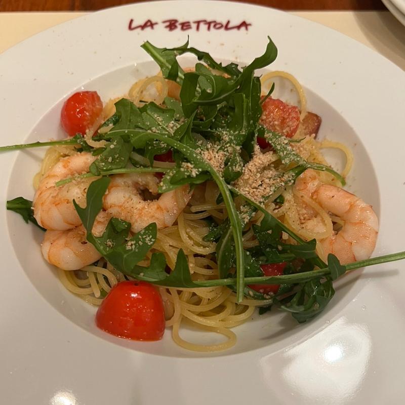 海老とルーコラ、白ごま入り アーリオオーリオスパゲッティ(イケブクロ ラ・ベットラ・ダ・オチアイ)