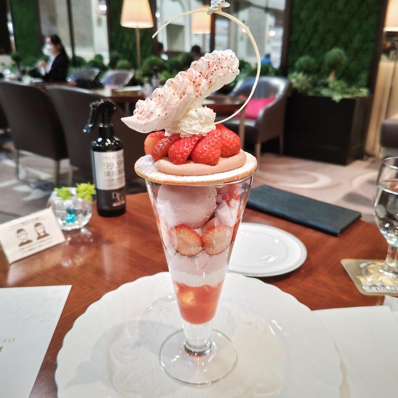 グリンデルワルドパフェ～春色～(アトリウムラウンジ 「グリンデルワルド」)