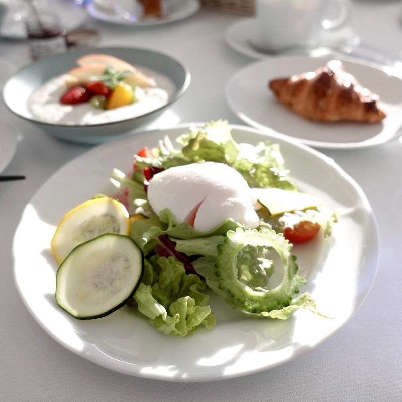 季節野菜のサラダポーチドエッグ添え(エーゲ海)