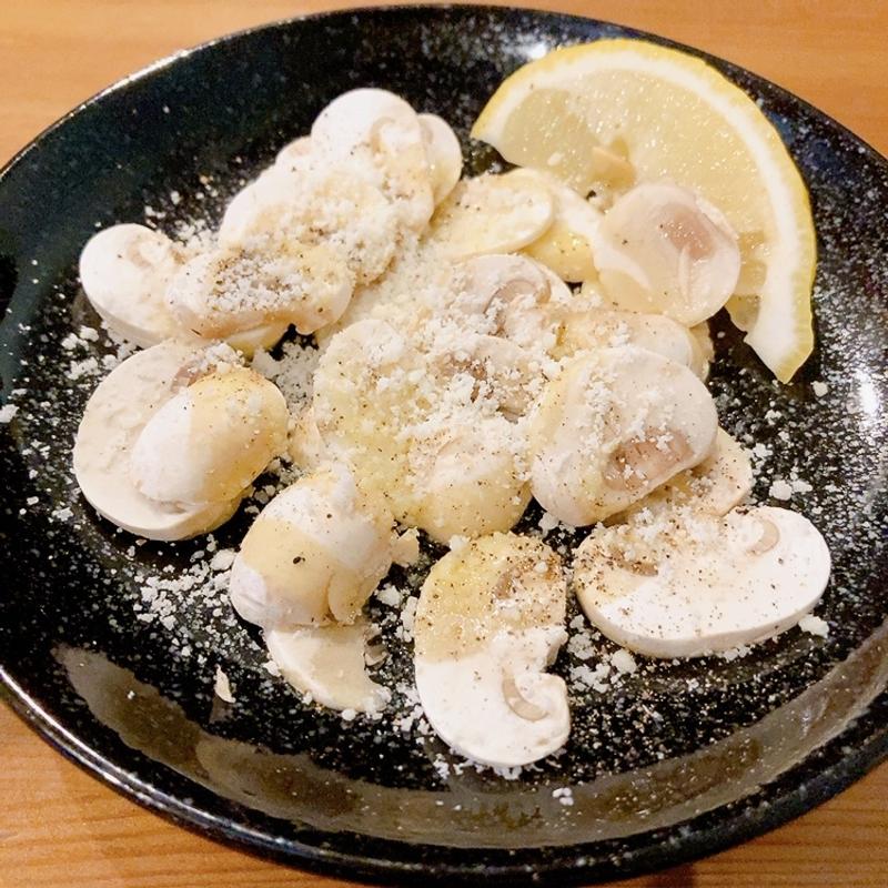 生マッシュルームのサラダ(イタリアン居酒屋 あとりンち エキニシ店)