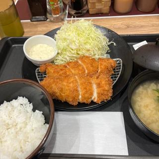 ロースカツ定食(神田屋 + 大衆とんかつ かんだ 四谷店)