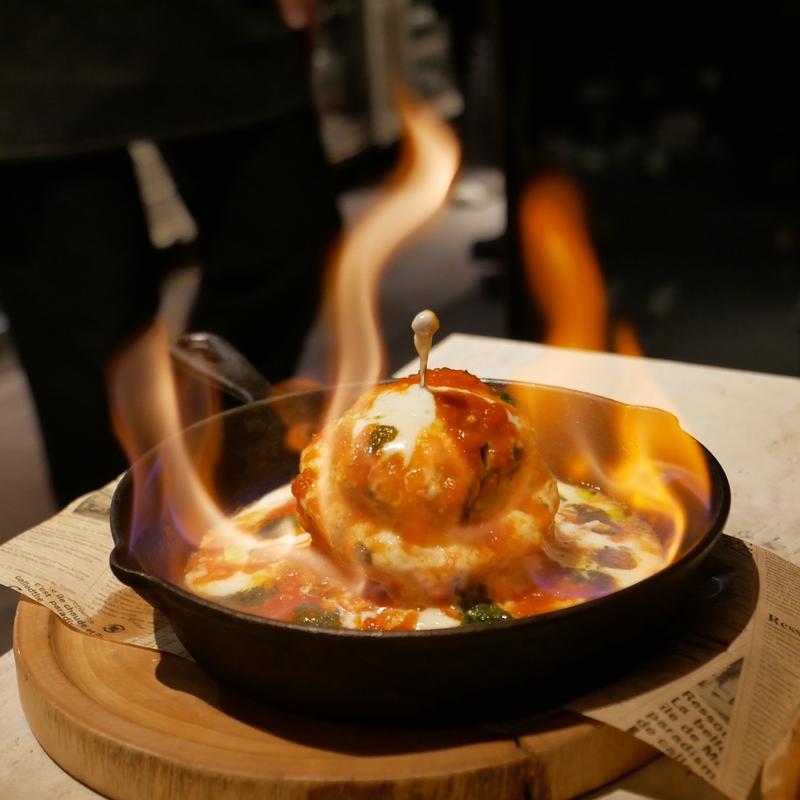 燃えるイタリア男のハンバーグ(BELLA BOCCA なんば店)