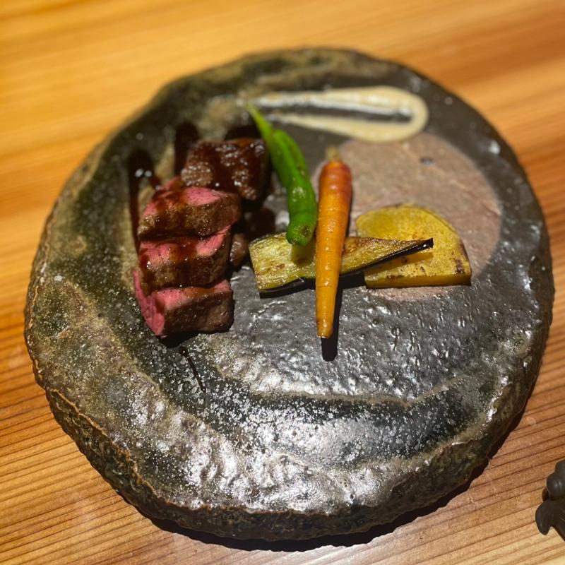 眞かセレクト厳選牛ステーキあんがどう農園自然野菜のグリルをのせて(眞か　SHINKA)