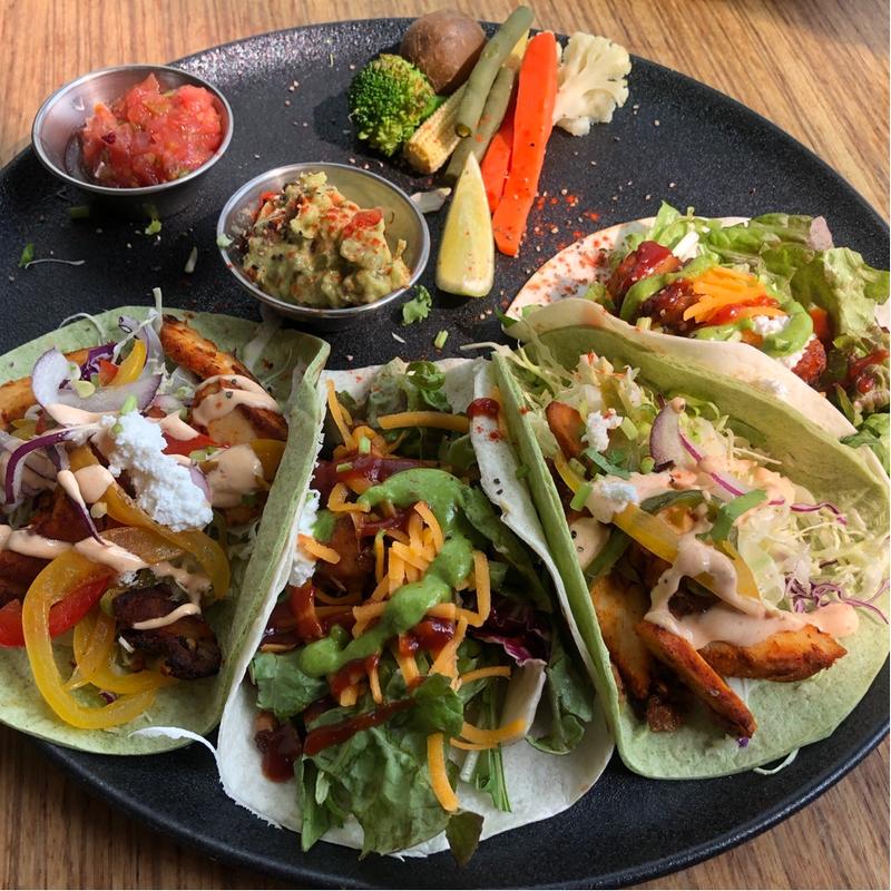 (MUCHO MODERN MEXICANO)