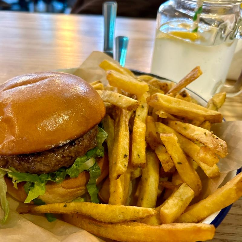 ビーフバーガーとチップス(Honest Burgers Hammersmith)