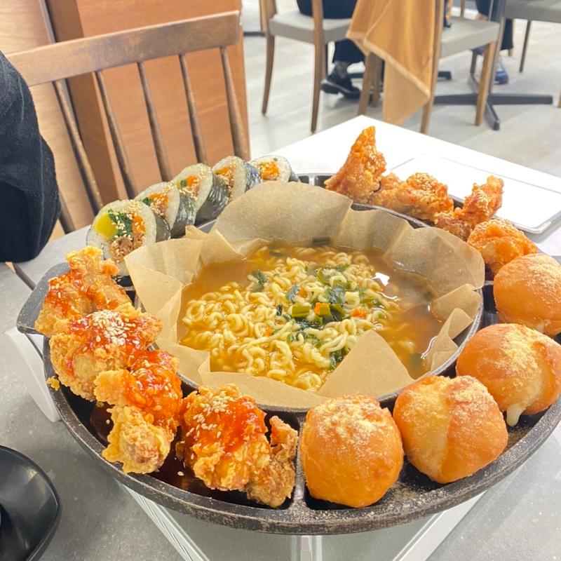 (ウォンシャチキン プレミアム マルエイガレリア店)