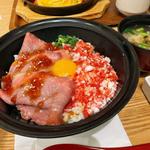 牛トロ＆ローストビーフ丼(北海道キッチン YOSHIMI 横浜店)