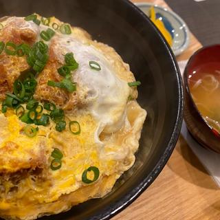 煮カツ丼(居食屋　七菜 )