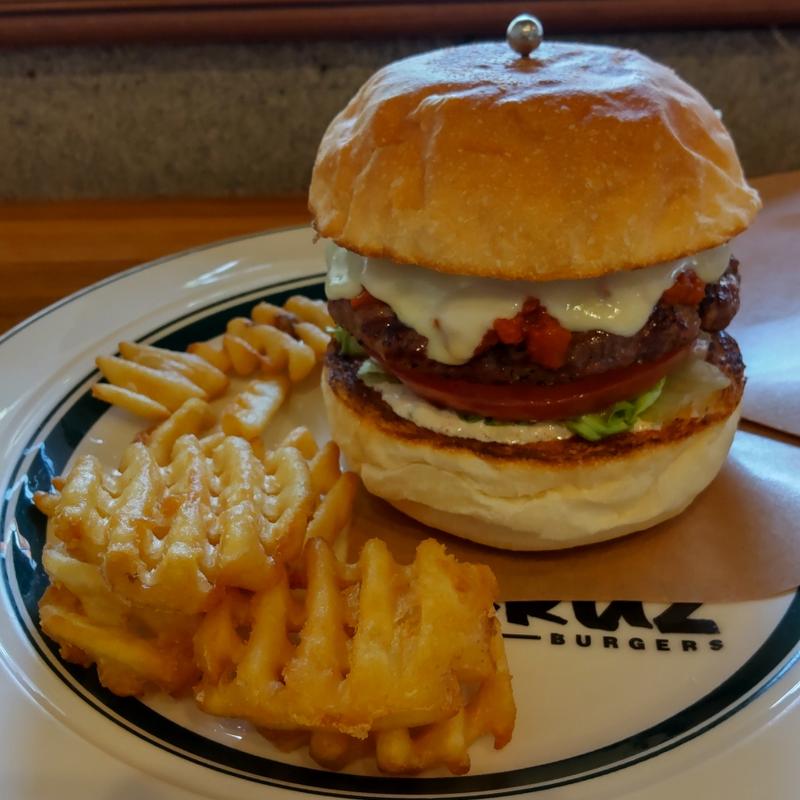 モツァレラチーズバーガー(CRUZ BURGERS & CRAFT BEERS （クルズバーガーズ アンド クラフトビア）)