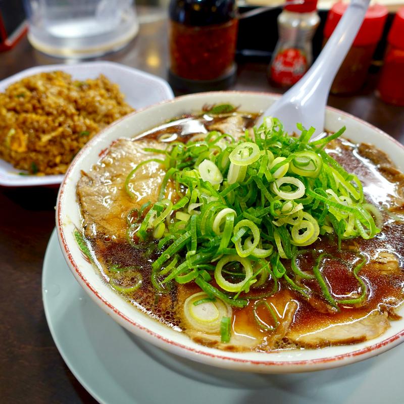 ラーメン（大）炒飯（小）セット(新福菜館 KiKi京橋店 )