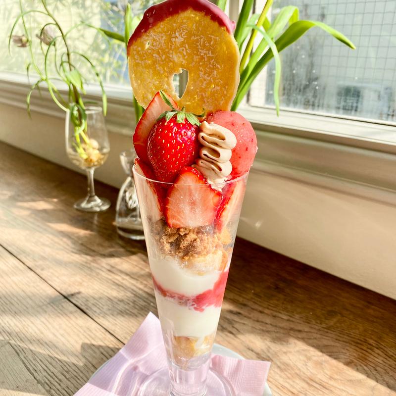 ドーナツパフェ　いちご(ドー・ドーナツ)