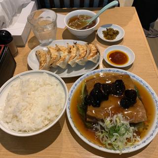 角煮定食+餃子(四つ角飯店)