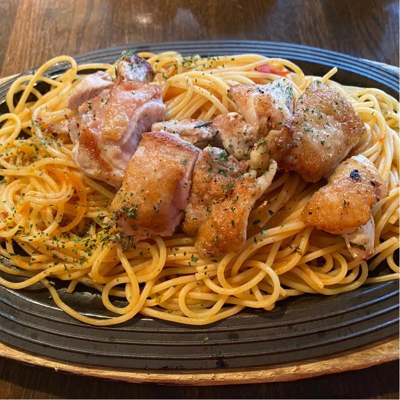 チキンの香草焼きとトマトのパスタ(タツミ亭 （BON MARCHE TATSUMITEI タツミテイ）)