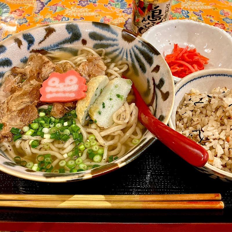 軟骨そーきそばとじゅーしーセット(沖縄屋台村 めんそーれ)