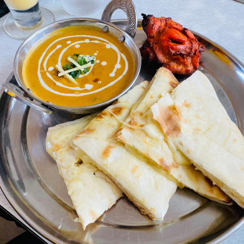 シーフードカレーのチーズナンセット(タンドリーハウス)