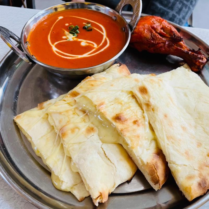 バターチキンカレーのチーズナンセット(タンドリーハウス)