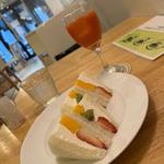 フルーツサンドイッチ(4切れ)(ホットケーキパーラー フルフル 赤坂店 （Fru-Full）)