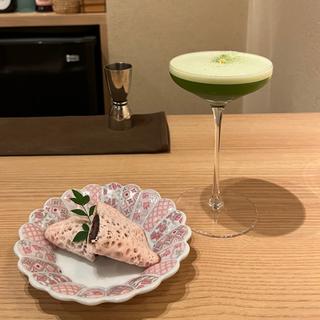 季節の上生菓子と楽しむ、お抹茶のカクテル(Bar和ごころ赤坂)