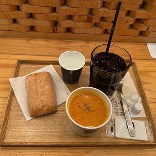 オマール海老のビスクスープ　全粒粉パン　アイスコーヒー(Soup Stock Tokyo 西宮ガーデンズ店)