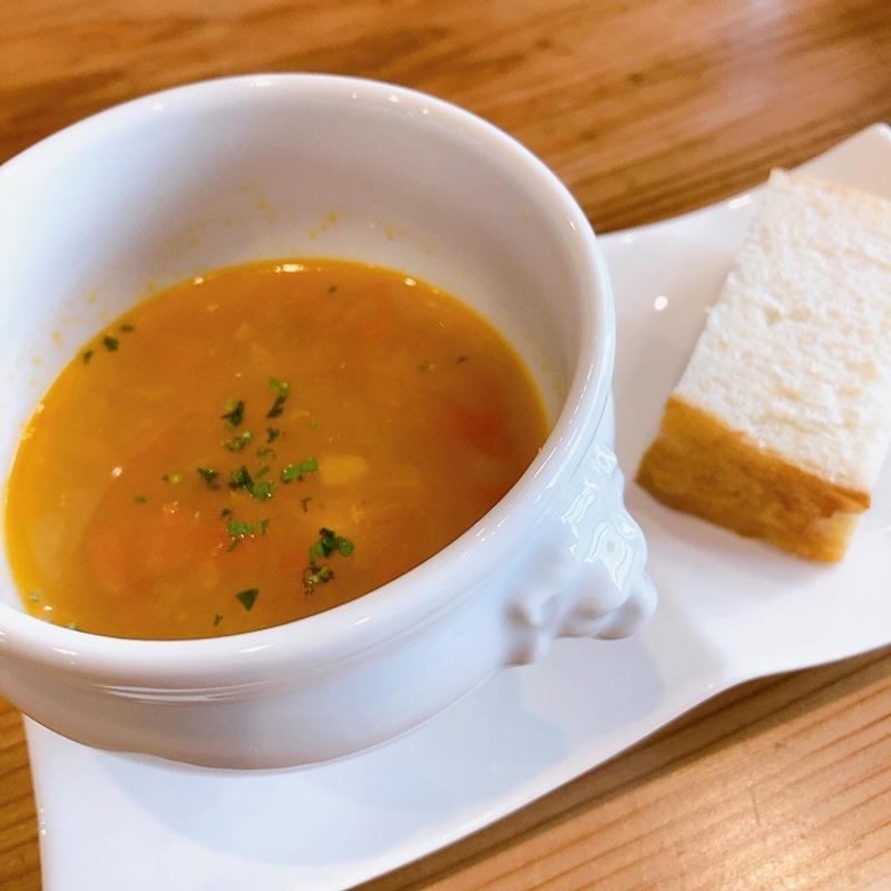 ミネストローネスープとフォカッチャ（コースランチ）(イタリア料理 MOMIJI（モミジ）)