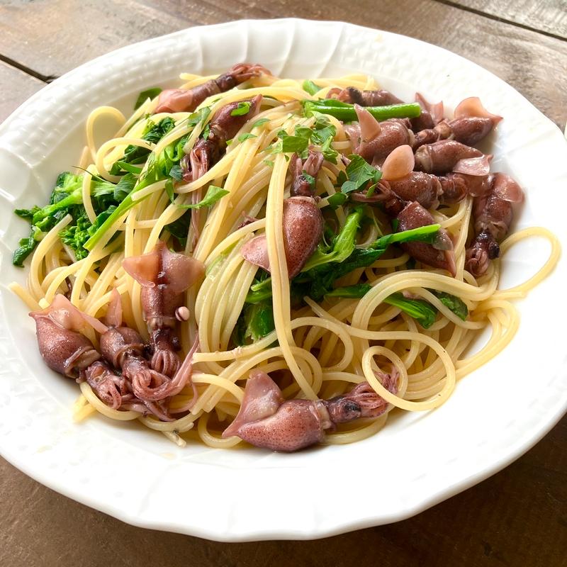 ホタルイカと菜の花のペペロンチーノ(トラットリア ラ・カンパァーナ)