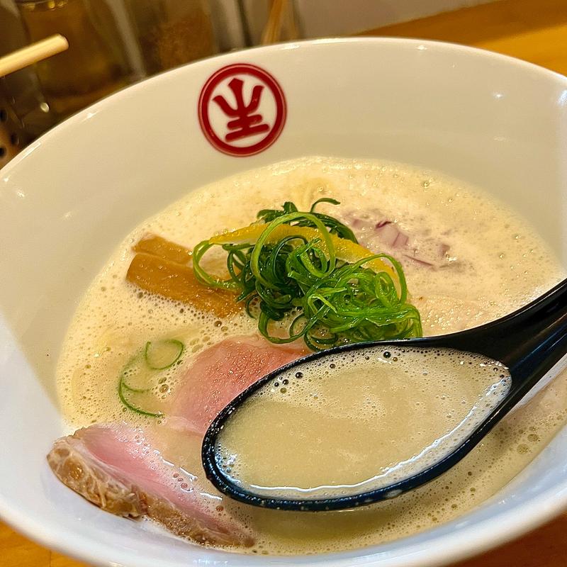 濃厚塩中華そば(中華蕎麦生る)