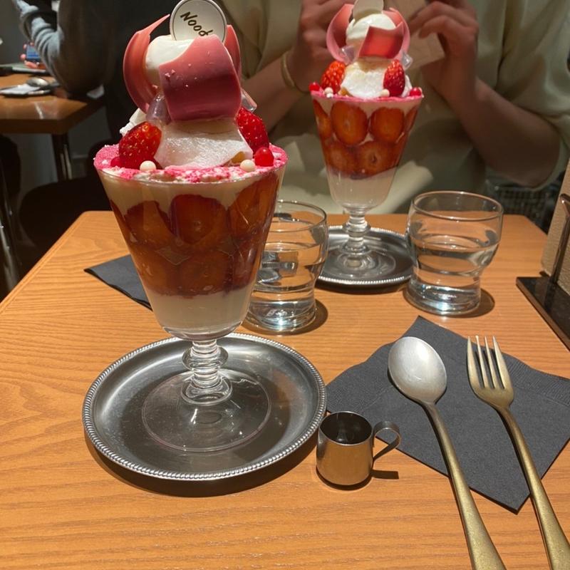 苺とフロマージュブランのパフェ(Nood e（ヌード）)
