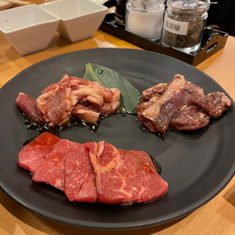 牛3種盛り(赤から栄店)