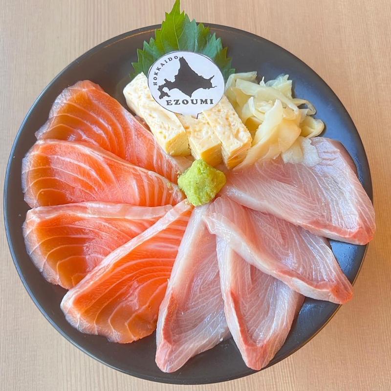 生サーモン生ぶり丼(海さくら 蝦夷海（えぞうみ）‐EZOUMI‐)