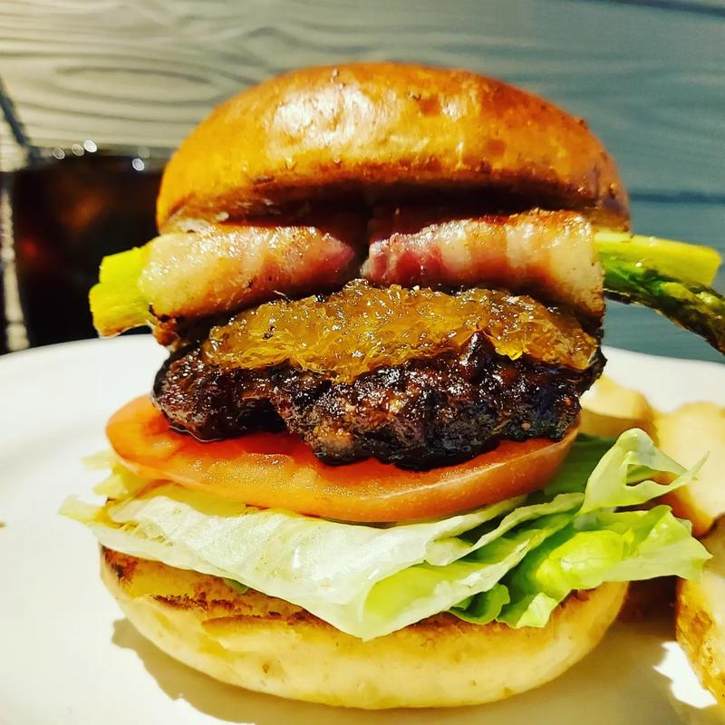 アスパラベーコンと文旦ジャムバーガー(だるま珈琲)