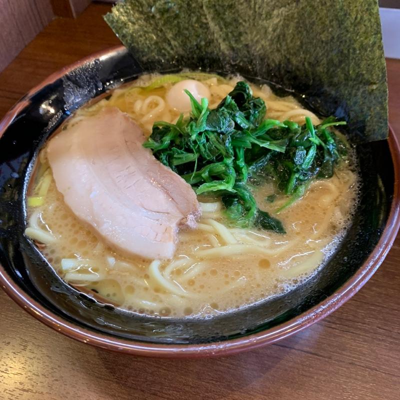 濃厚豚骨ラーメン醤油(横浜家系ラーメン鶴見家)