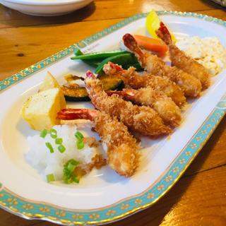 小さいけれどおいしい海老フライ(洋食屋 青空 （ヨウリョクヤ アオゾラ）)