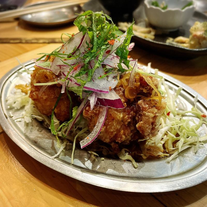 薬味たっぷり油淋鶏(大衆酒場 チャン栓チャン)