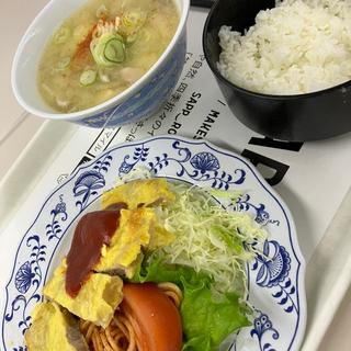 時計台定食（豚ロースピカタ）と豚汁(札幌市役所地下食堂)