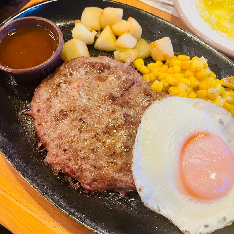 牛100％オニオンソースのハンバーグ(サイゼリヤ 日本橋浜町店)