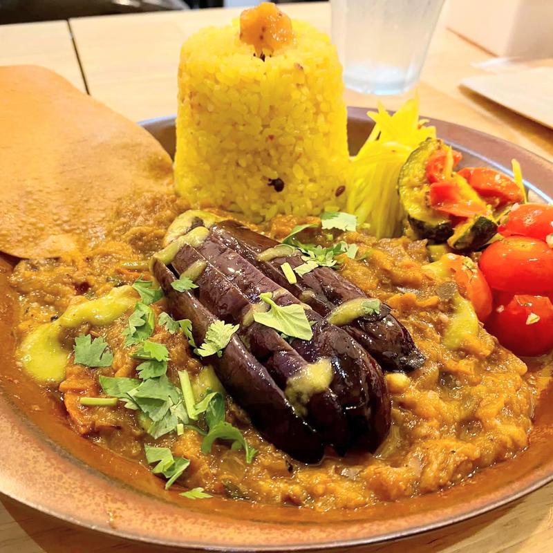燻製茄子とサルサベルデのカレー(CHIKYU MASALA（チキュウマサラ）)
