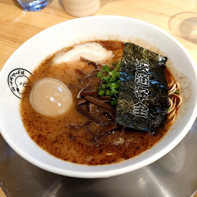 熊本黒とんこつ(九州酒場 ラブラヌードル（LOVE la NOODLE） 鎌倉駅前)