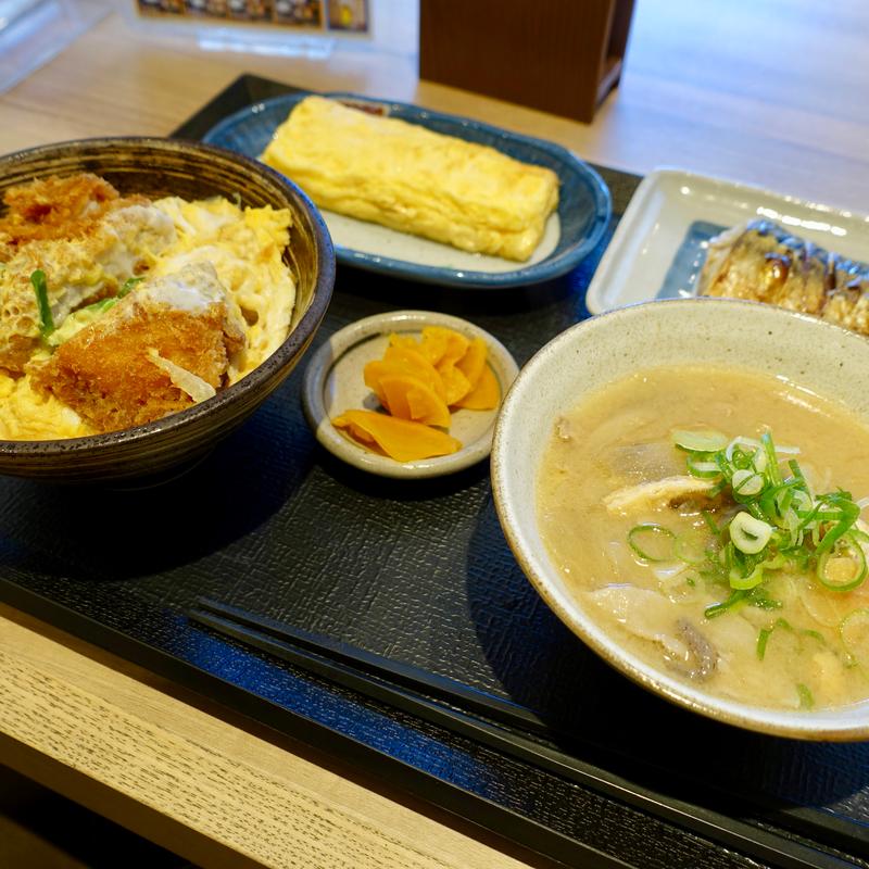 よつ葉定食(セルフ定食屋 よつ葉 万代店)