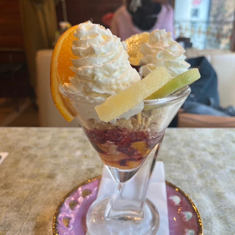 フルーツパフェ(喫茶ロマン)
