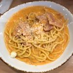 レッドカルボナーラ(パパは唐揚げ私はパスタ。大森町店)